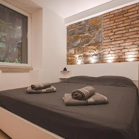 Free Netflix&wi-fi Modern Roiano Apartment *