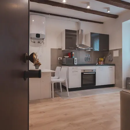 Apartman Free Netflix & Wi-fi Modern Roiano